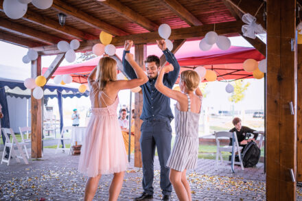 Svatební příběh Denči a Jardy v Rakové - Svatební fotograf Radek Vandra