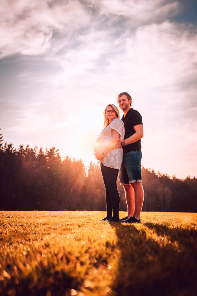 Romantické těhotenské focení u Berounky s Terkou a Martinem - Fotograf Radek Vandra